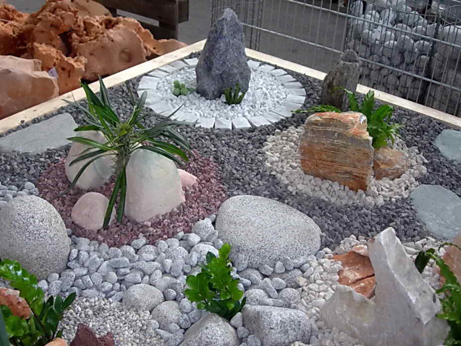 Украшение для сада из камней