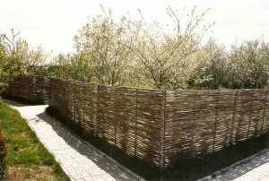забор на садовом участке